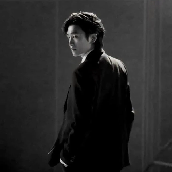 Popular photo full of fans’ love for Park Hyungsik