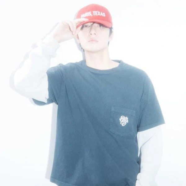 Popular photo full of fans’ love for Park Seojoon