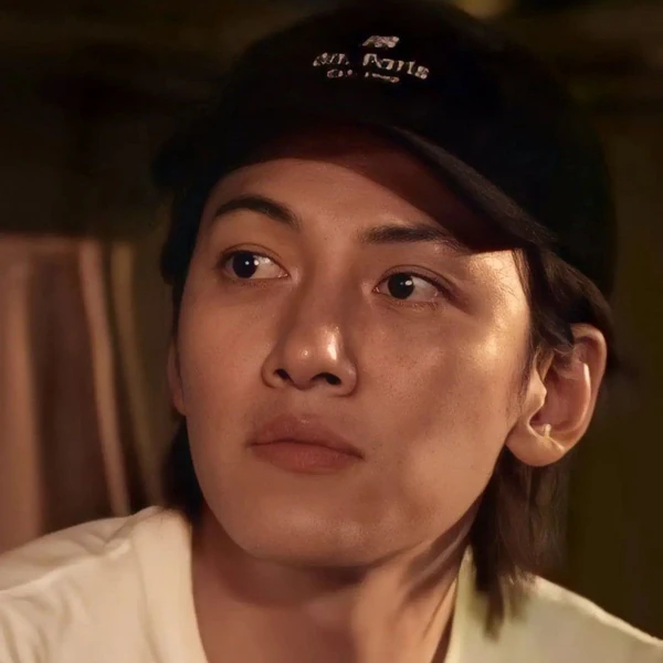 今天最受喜爱的池昌旭模样