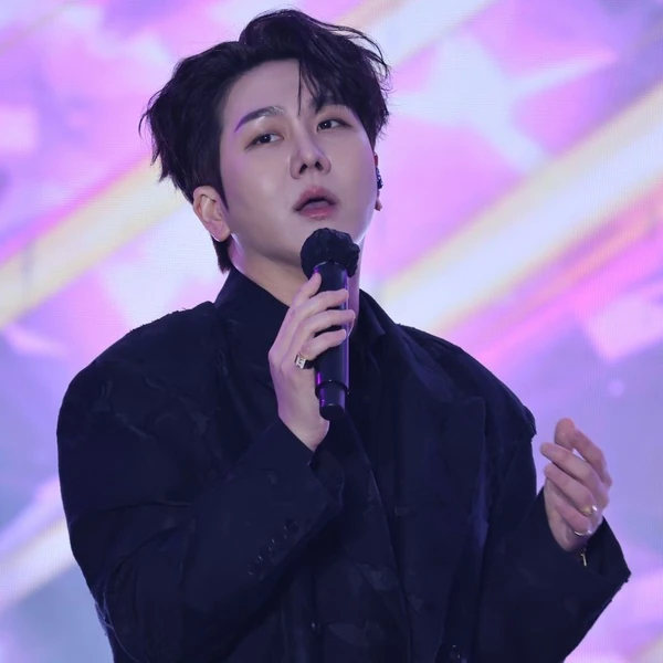 充滿粉絲愛的金秀瓚人氣照片