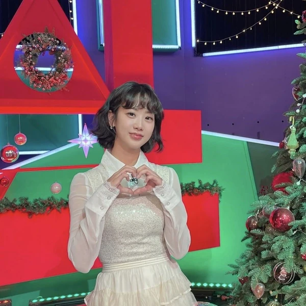 Foto populer Kang Hyeyeon yang penuh cinta dari penggemar