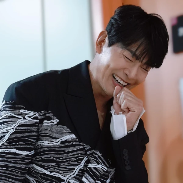 Popular photo full of fans’ love for Kim Yongpil