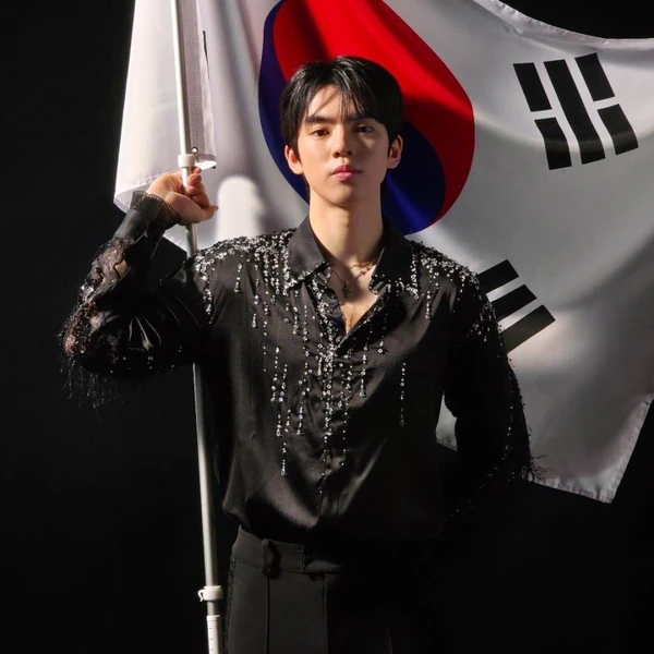 今天在Choeaedol Celeb中最閃耀的Cha Junhwan代表照片