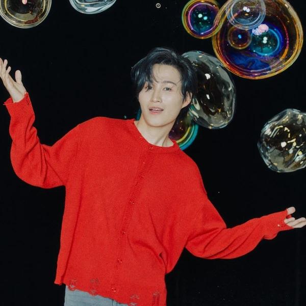 充满粉丝爱意的金熙栽人气照片