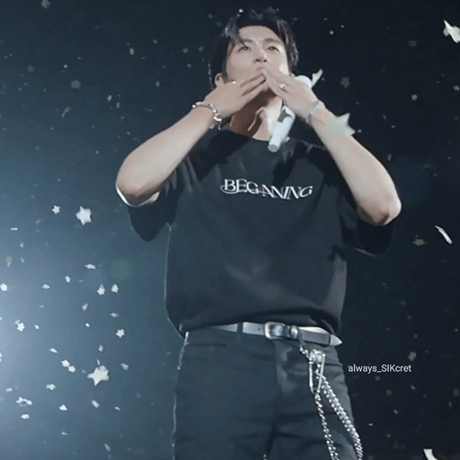 Popular photo full of fans’ love for Park Hyungsik