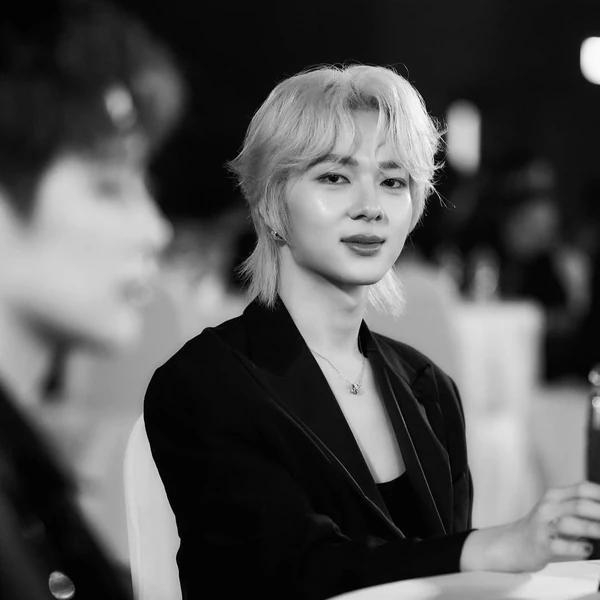 Popular photo full of fans’ love for NuNew