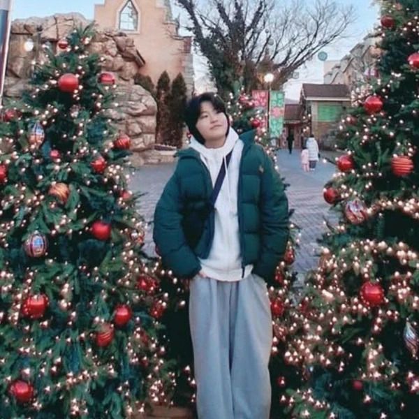 Popular photo full of fans’ love for Park Sungon