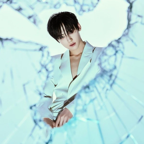 Popular photo full of fans’ love for Hwang Minhyun