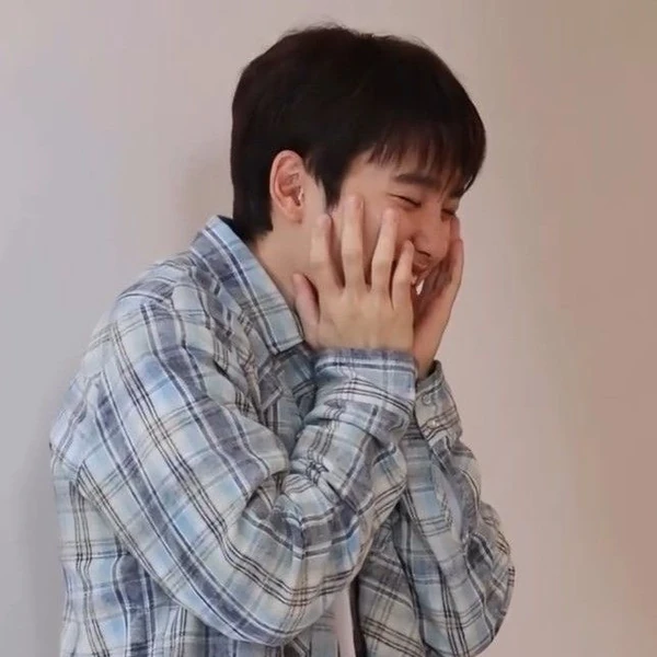 今天最受喜愛的都暻秀 (D.O.)模樣