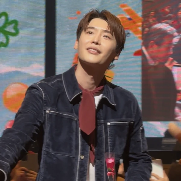 Popular photo full of fans’ love for Lee Jongsuk