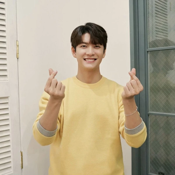 The most loved look of Kang Taeoh today