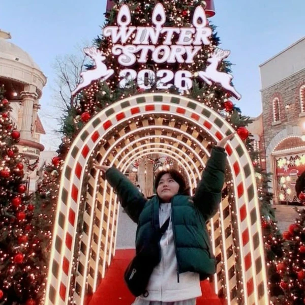 The most loved look of Park Sungon today