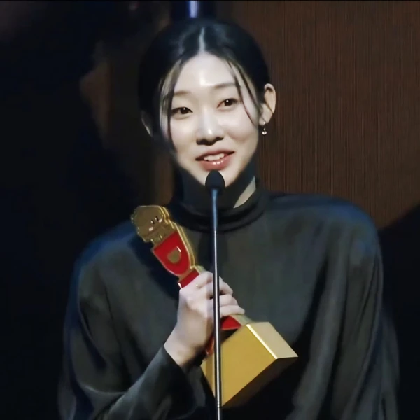 充满粉丝爱意的韩艺智人气照片