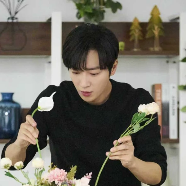 Popular photo full of fans’ love for Lee Sangyeob