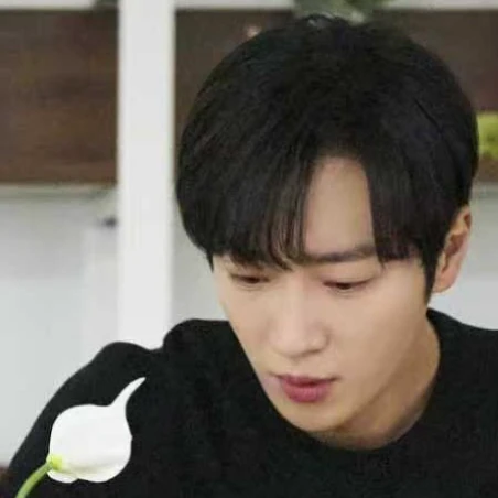 Popular photo full of fans’ love for Lee Sangyeob