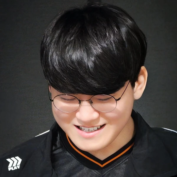 No.1 banner post of Gumayusi created by top fandom