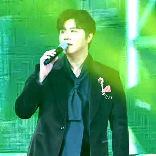 充满粉丝爱意的晋海成人气照片