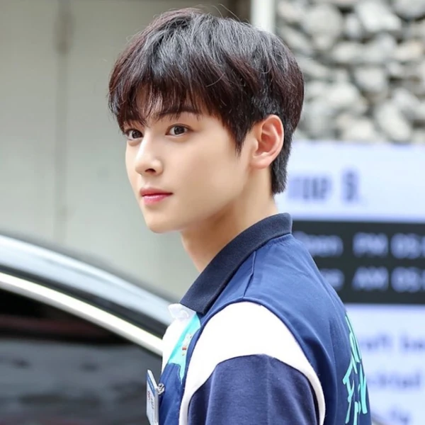 Popular photo full of fans’ love for Cha Eunwoo