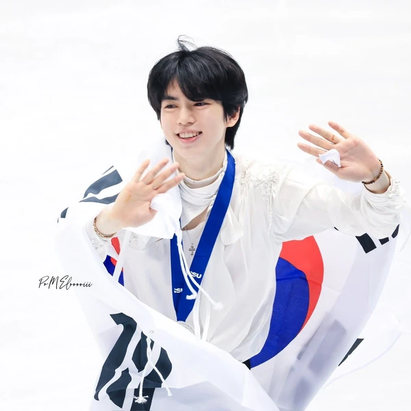 Foto utama yang menunjukkan pesona Cha Junhwan