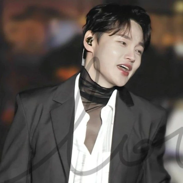 Foto populer Park Seojin yang penuh cinta dari penggemar