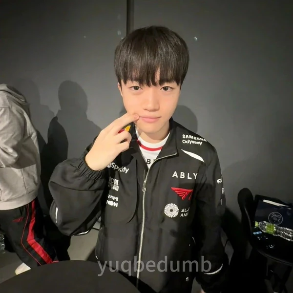 Today’s standout profile photo of Keria on Choeaedol Celeb