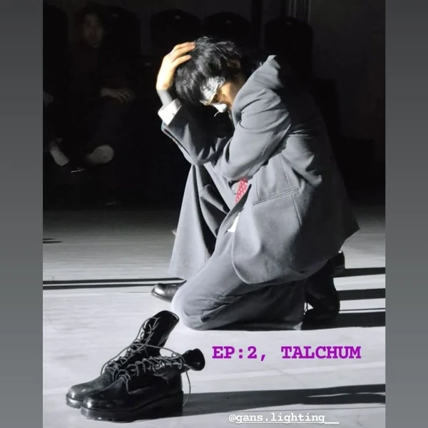 Popular photo full of fans’ love for Ki Moogan