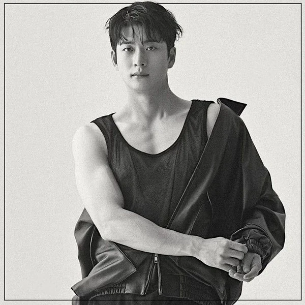 The most loved look of Kang Taeoh today