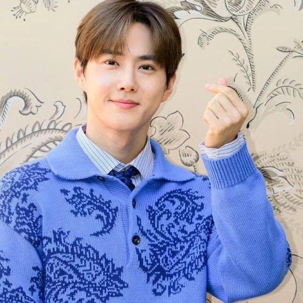Popular photo full of fans’ love for Suho