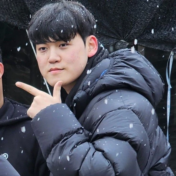 No.1 banner post of Gumayusi created by top fandom