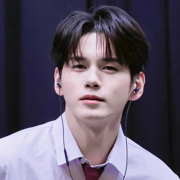 The most loved look of Ong Seongwu today