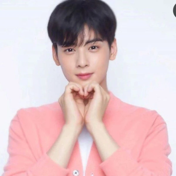 The most loved look of Cha Eunwoo today