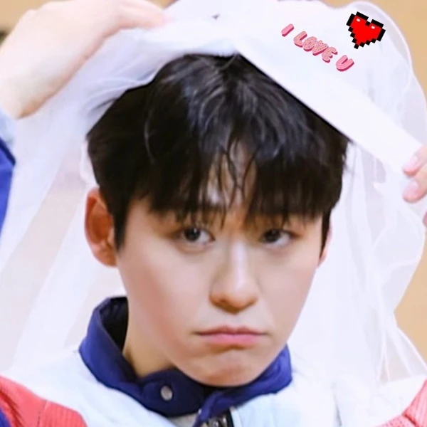 The most loved look of Lee Solomon today