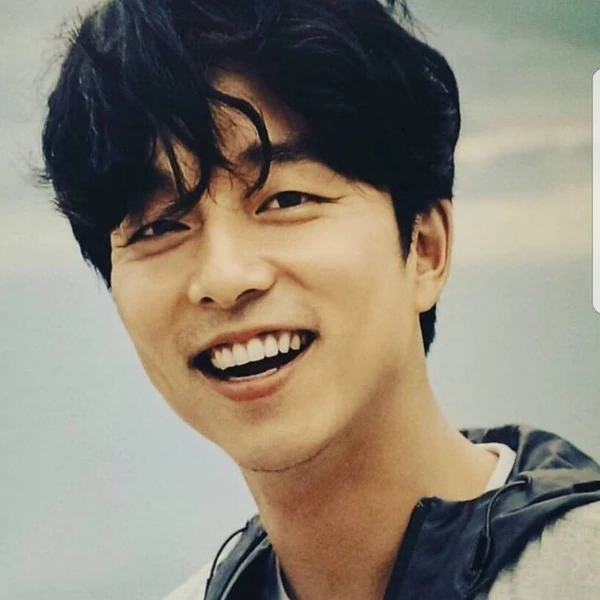 Foto populer Gong Yoo yang penuh cinta dari penggemar