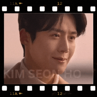 Foto populer Kim Seonho yang penuh cinta dari penggemar