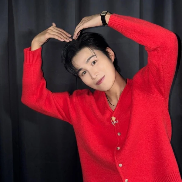 充满粉丝爱意的金熙栽人气照片