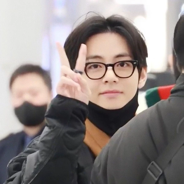 Top moment of Kim Taehyung (V) chosen by fans