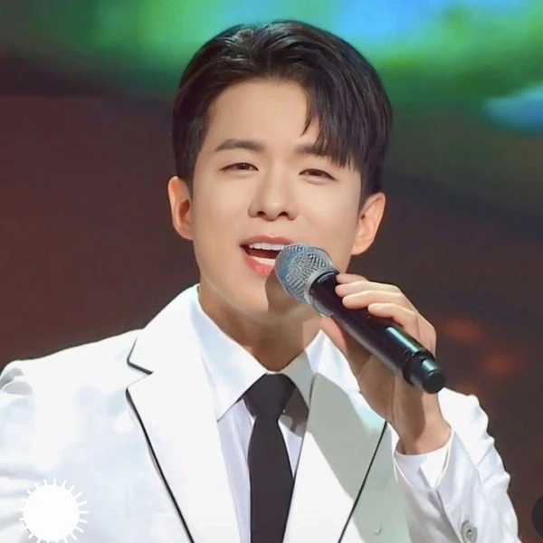 充滿粉絲愛的羅泰柱人氣照片