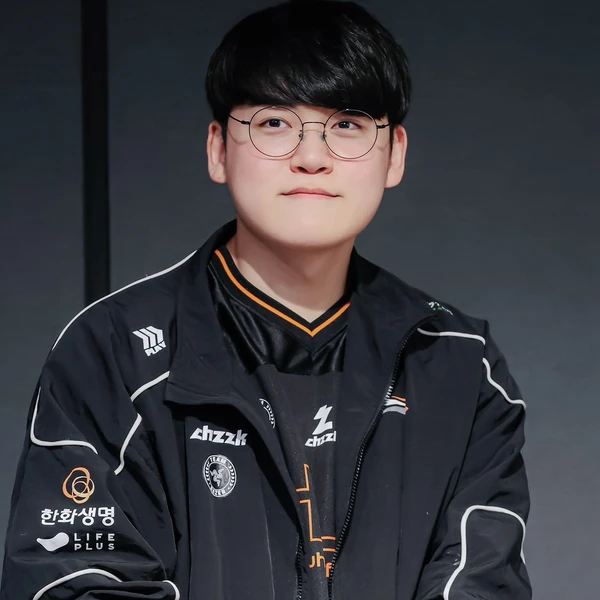 今天在Choeaedol Celeb中最閃耀的Gumayusi代表照片