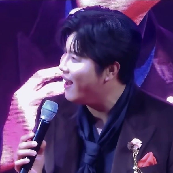 チン・ヘソンへのファンの愛が詰まった人気写真