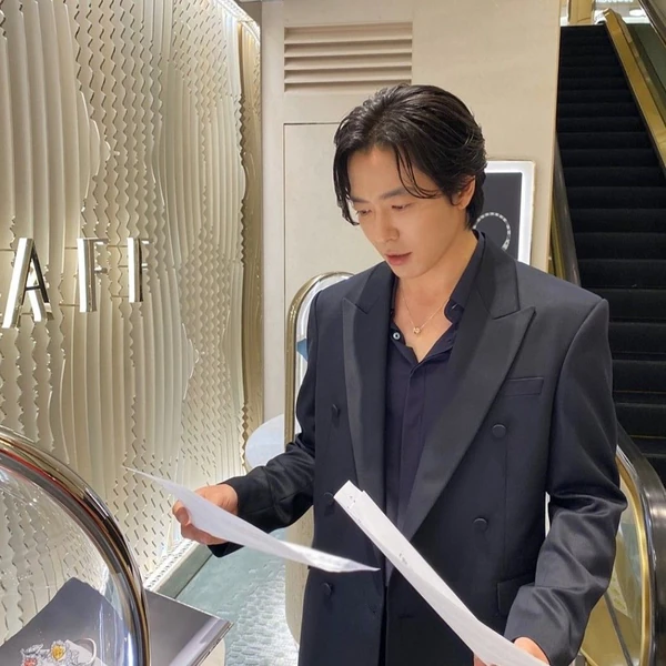 Popular photo full of fans’ love for Kim Jaewook