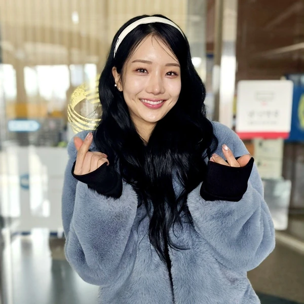 The most loved look of Kim Soyeon (2004) today