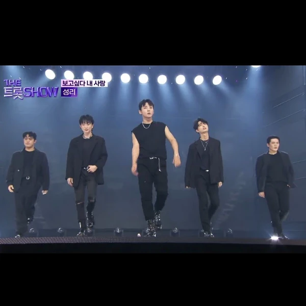 Popular photo full of fans’ love for Seong Ri