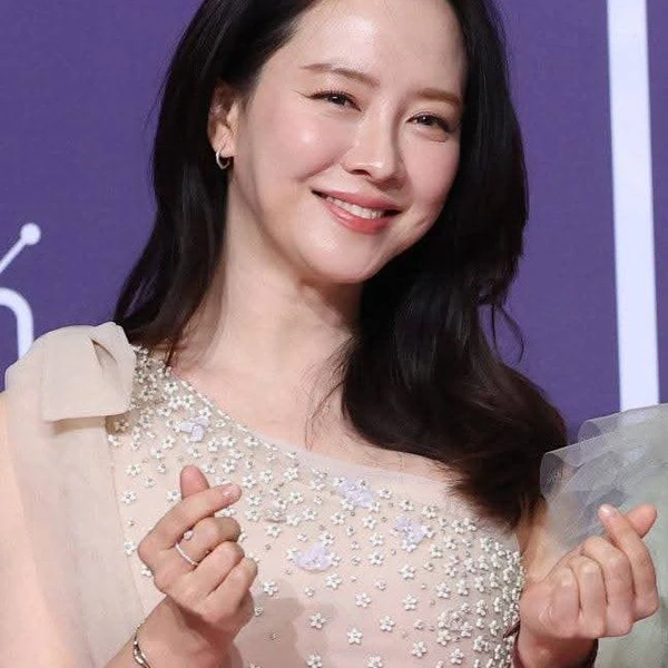 Penampilan Song Jihyo yang paling disukai hari ini
