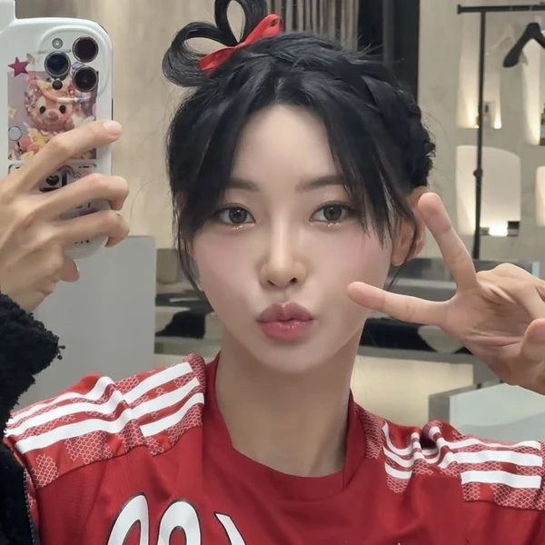 Popular photo full of fans’ love for Kim Mingee