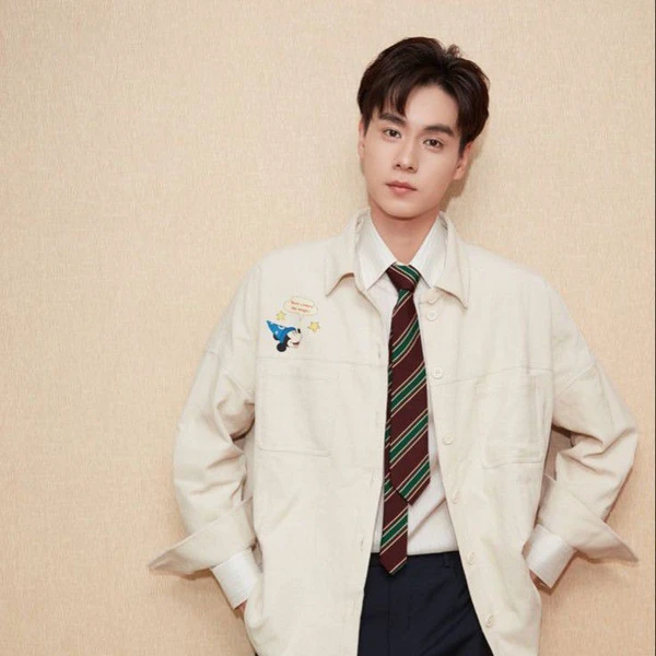 The most loved look of Hu Yitian today