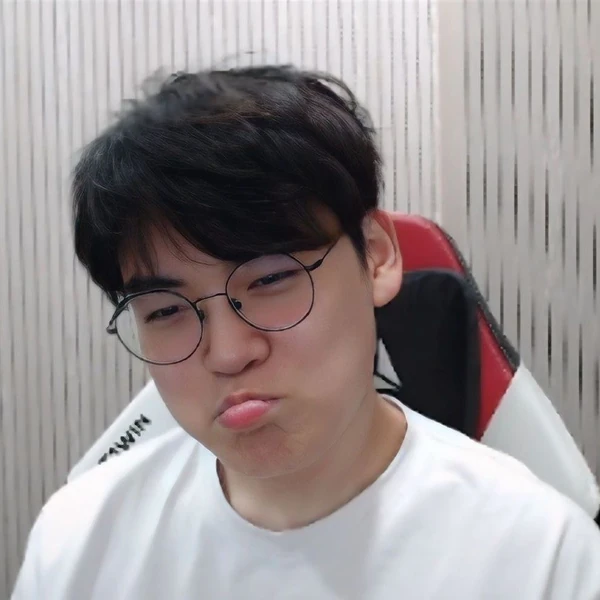 粉丝团打造的Gumayusi第一名横幅帖子