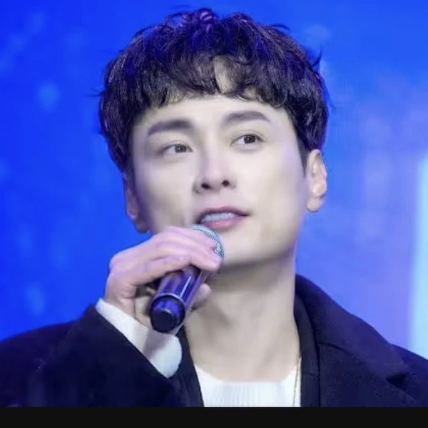 充滿粉絲愛的閔庚勳人氣照片