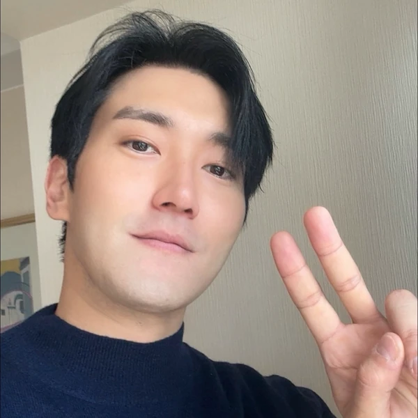 The most loved look of Choi Siwon today