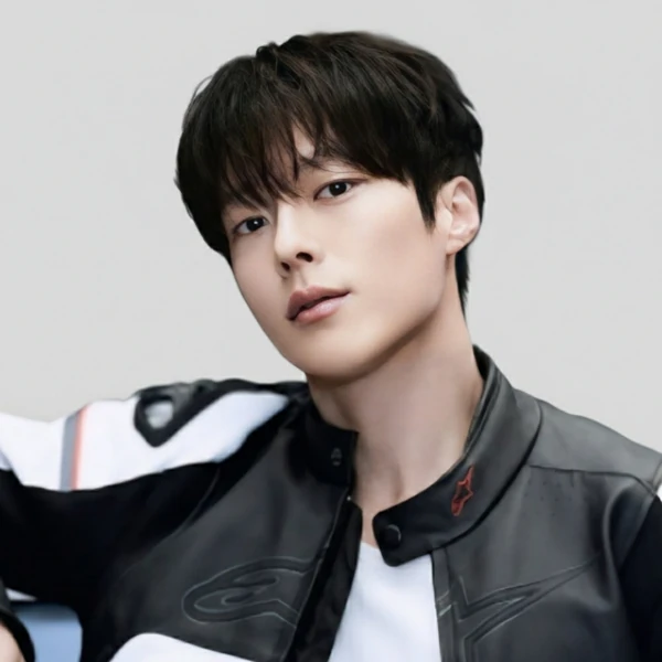 오늘 가장 사랑받은 장기용의 모습