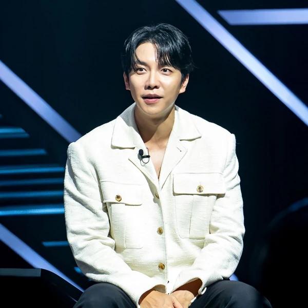 今天最受喜爱的李升基模样